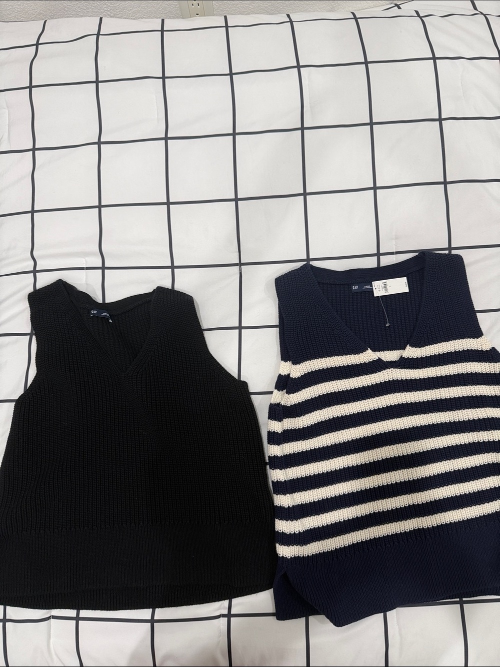 Lot of 2 Gap knit v-neck tanks